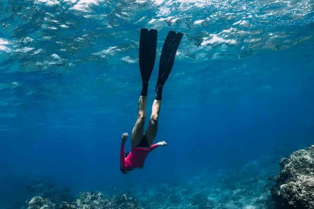 Why do freedivers use long fins?